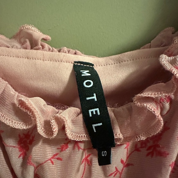 Motel Rocks Pink Floral Ruffle Top - Picture 2 of 3